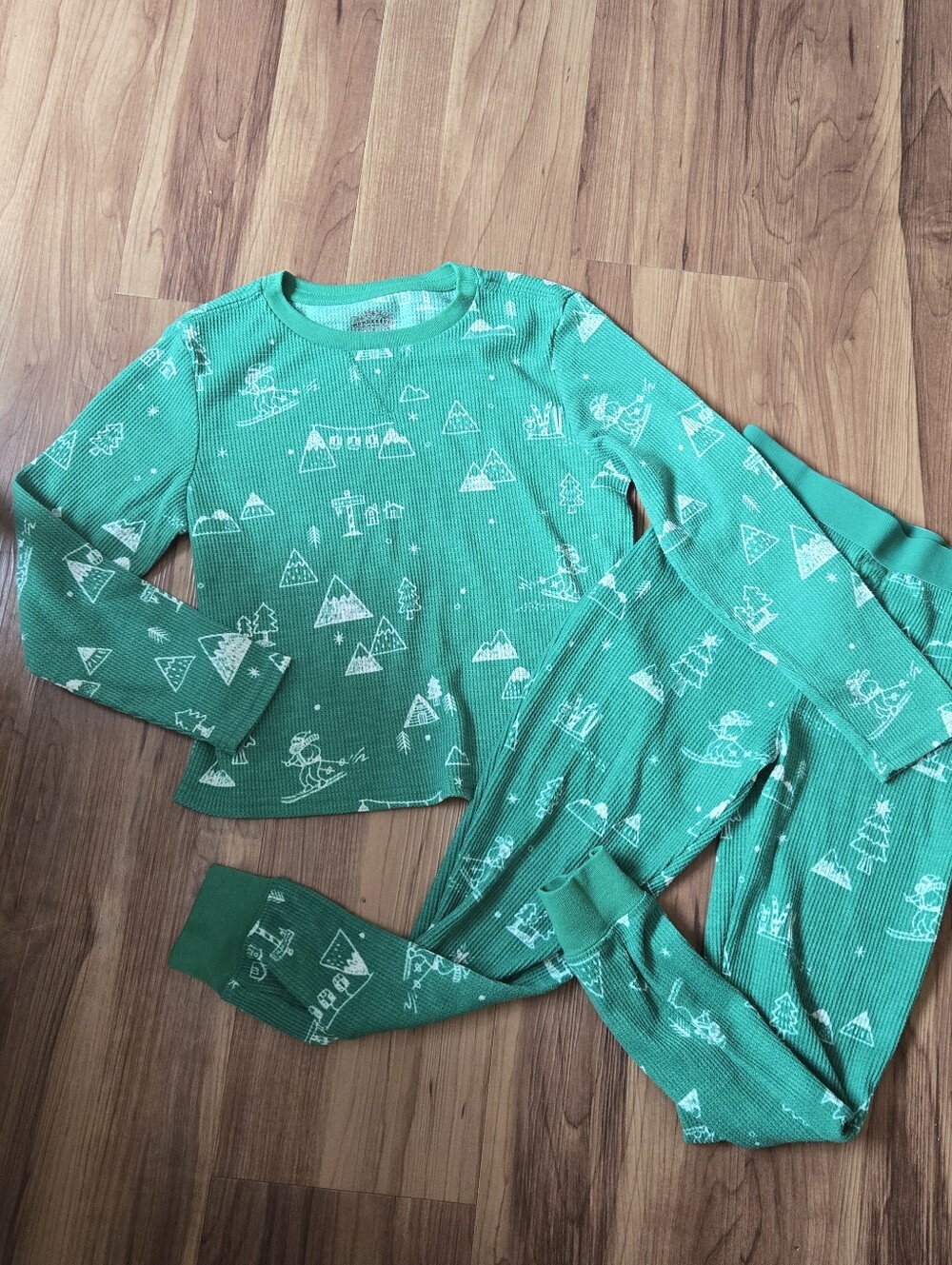 Kids 6/7 Green Waffle Knit Mountain-Print Ski Thermal Pajama Set VGUC